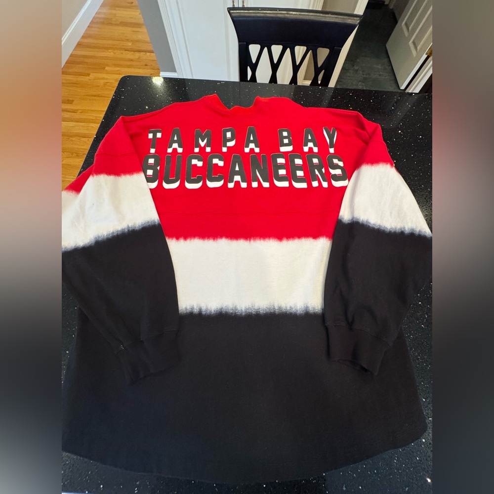 NWT -NFL Tampa Bay Buccaneers Team long sleeve shirt